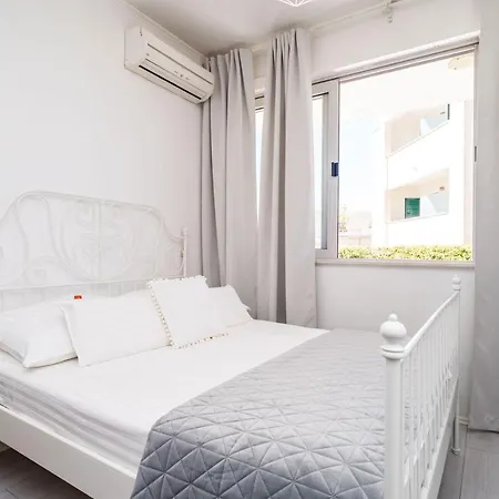 Larissa Apartament *