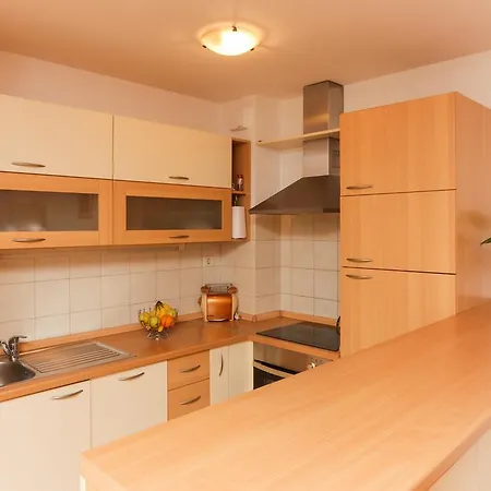 Apartament Larissa *