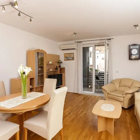 Larissa Apartament